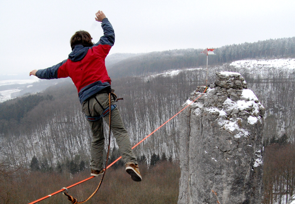 Helmar Sen bei einer Begehung der der Highline ´Private Tool Box´ auf den Nürnberger Turm (Bild: Michael Renner)